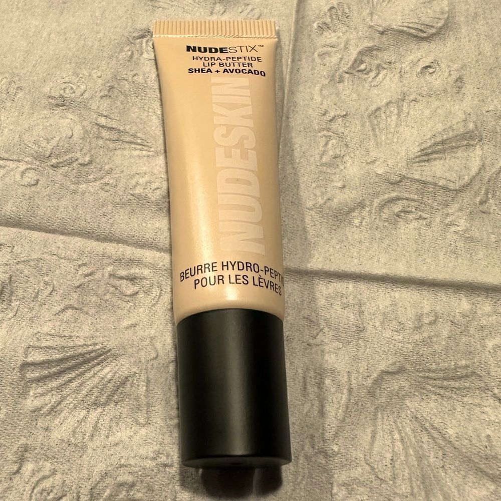 NUDESTIX  Hydra-Peptide Lip Butter